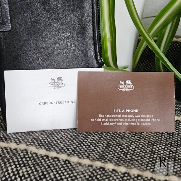 Coach Legacy Cellphone Wristlet – Black Leather - Picture 11 of 12